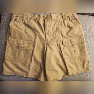 Men's Tan Cargo Shorts XL NEW